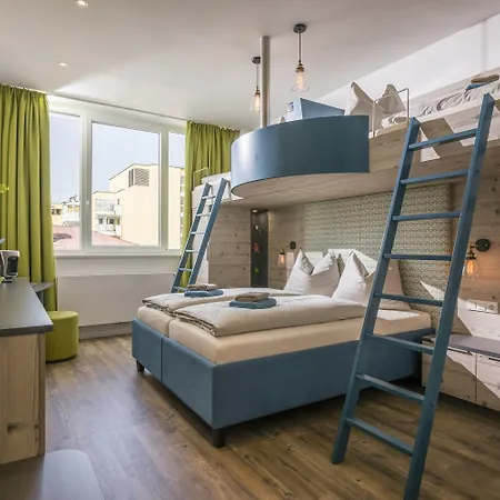 Backstage Konukevi 4*