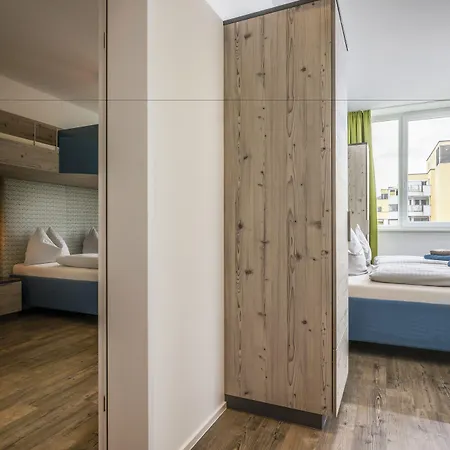 Backstage Konukevi 4*