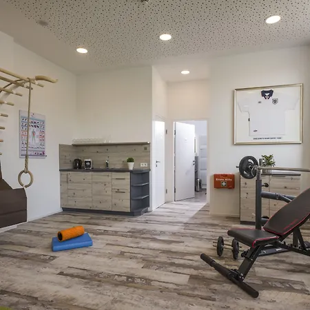 招待所 Backstage 4*