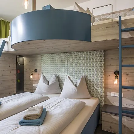 Backstage Guest house 4*