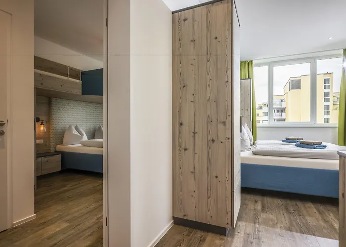 Backstage ゲストハウス 4*