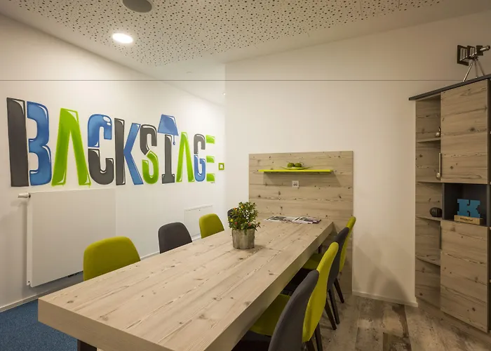 Backstage ゲストハウス 4*