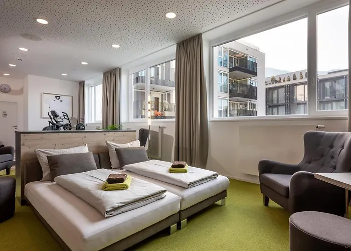 Pensión Backstage 4*