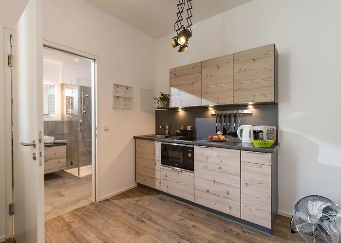 Pensión Backstage 4*