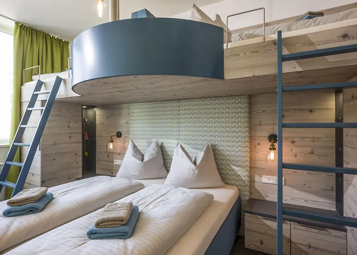 Backstage Pensión 4*