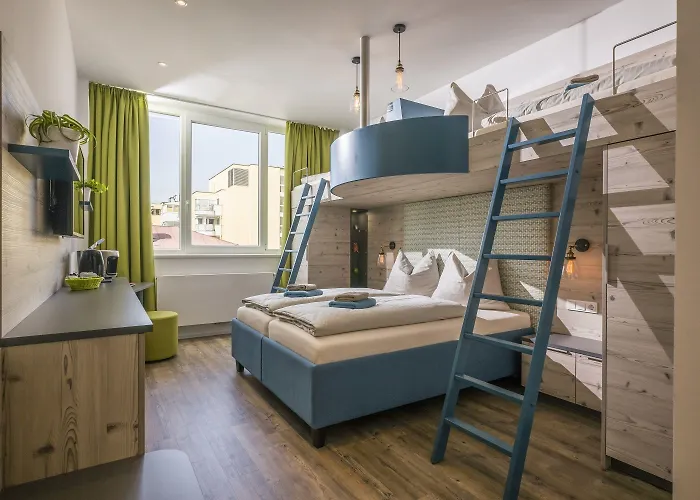 Backstage Pensión 4*